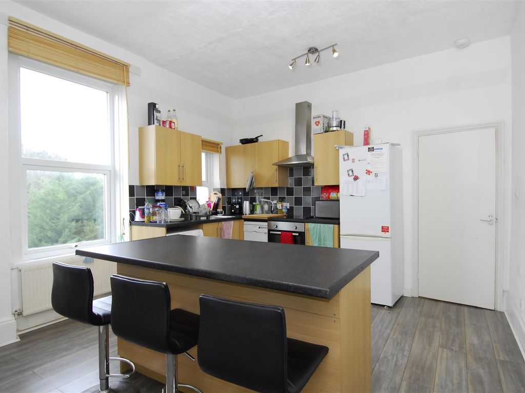 3 bed flat to rent in Arundel Crescent, Plymouth PL1 Zoopla