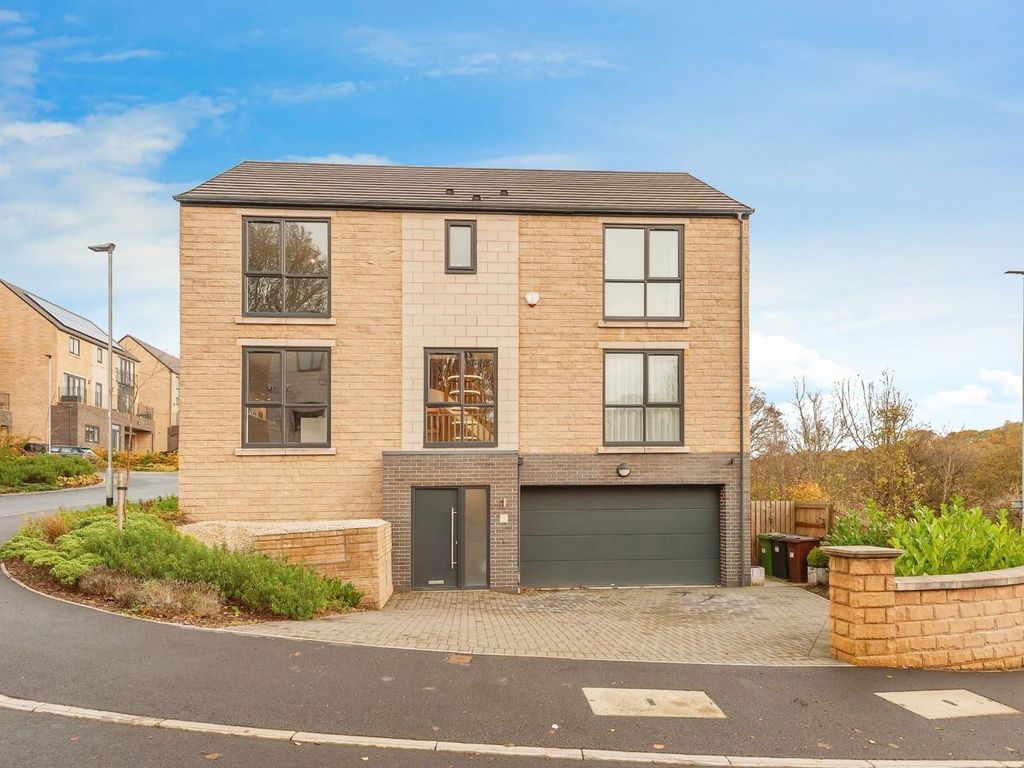 4 bed detached house for sale in South Side Ridge, Pudsey LS28, £