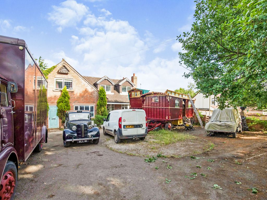 6 bed detached house for sale in Cromwell Lane, Burton Green