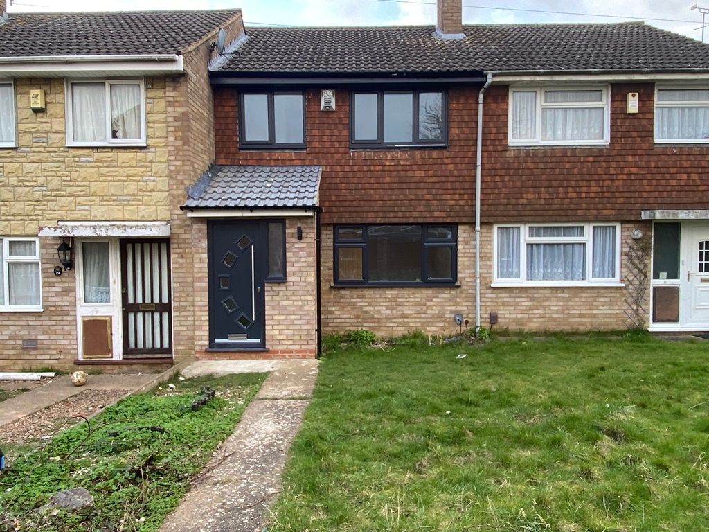 4 bed terraced house to rent in Hebden Close, Luton LU4, £1,950 pcm Zoopla