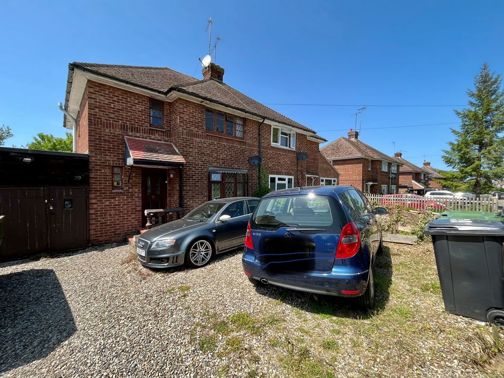 3 bed semidetached house for sale in Little Walden Road, Saffron