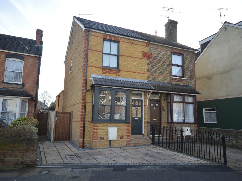 3 bed semidetached house to rent in Upper Bridge Road, Chelmsford CM2