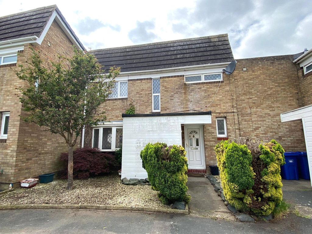 4 bed terraced house for sale in Great Hollands, Bracknell