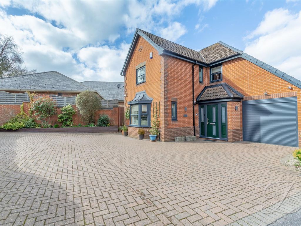 4 bed detached house for sale in Oakleaf Crescent, SuttonInAshfield