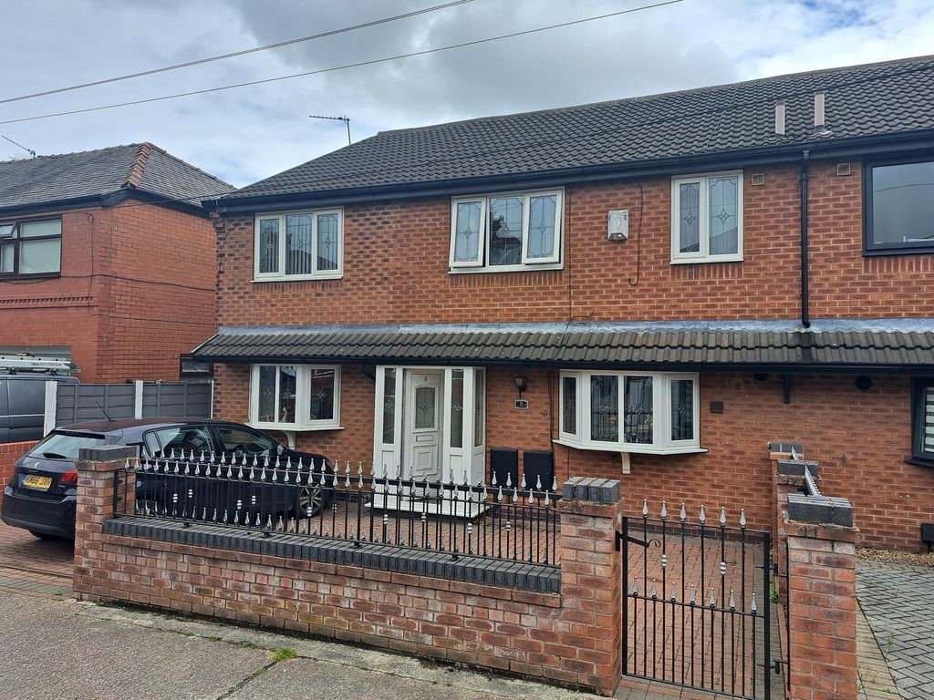 4 bed semidetached house for sale in Repton Avenue, Droylsden