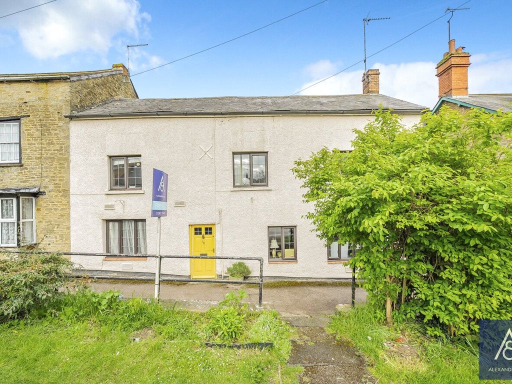 5 bed end terrace house for sale in Bridge Street, Brackley NN13, £