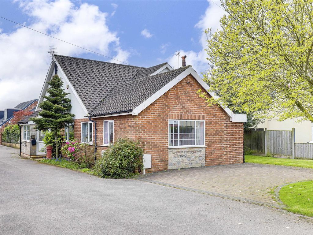 4 bed detached bungalow for sale in Watnall Road, Hucknall