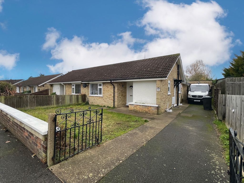 2 bed semidetached bungalow for sale in Morpeth Road, Peterborough PE3