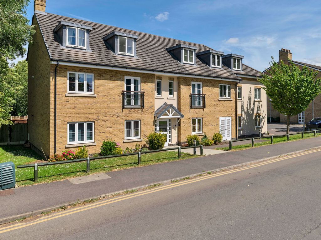 2 bed flat for sale in The Moor, Melbourn SG8, £285,000 Zoopla