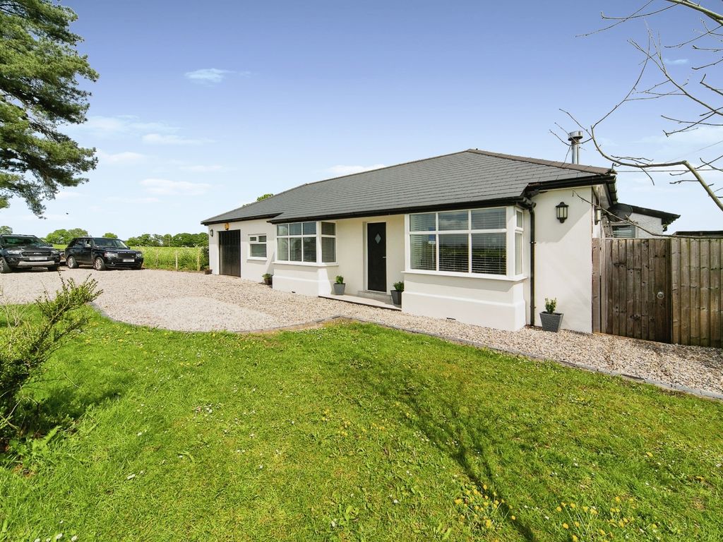 4 bed bungalow for sale in Dodleston Lane, Pulford, Chester, Cheshire