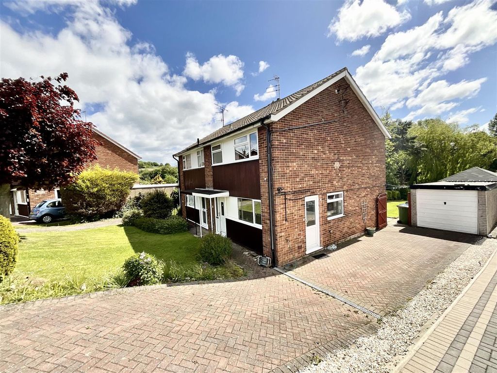 3 bed property for sale in Coniston Gardens, Scarborough YO12 Zoopla