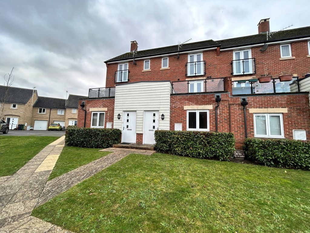 2 bed flat for sale in Blackthorn Road, Didcot OX11, £265,000 Zoopla