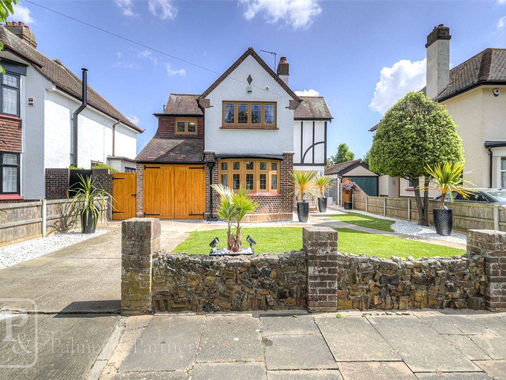 3 bed detached house for sale in Lancaster Gardens East, ClactonOnSea