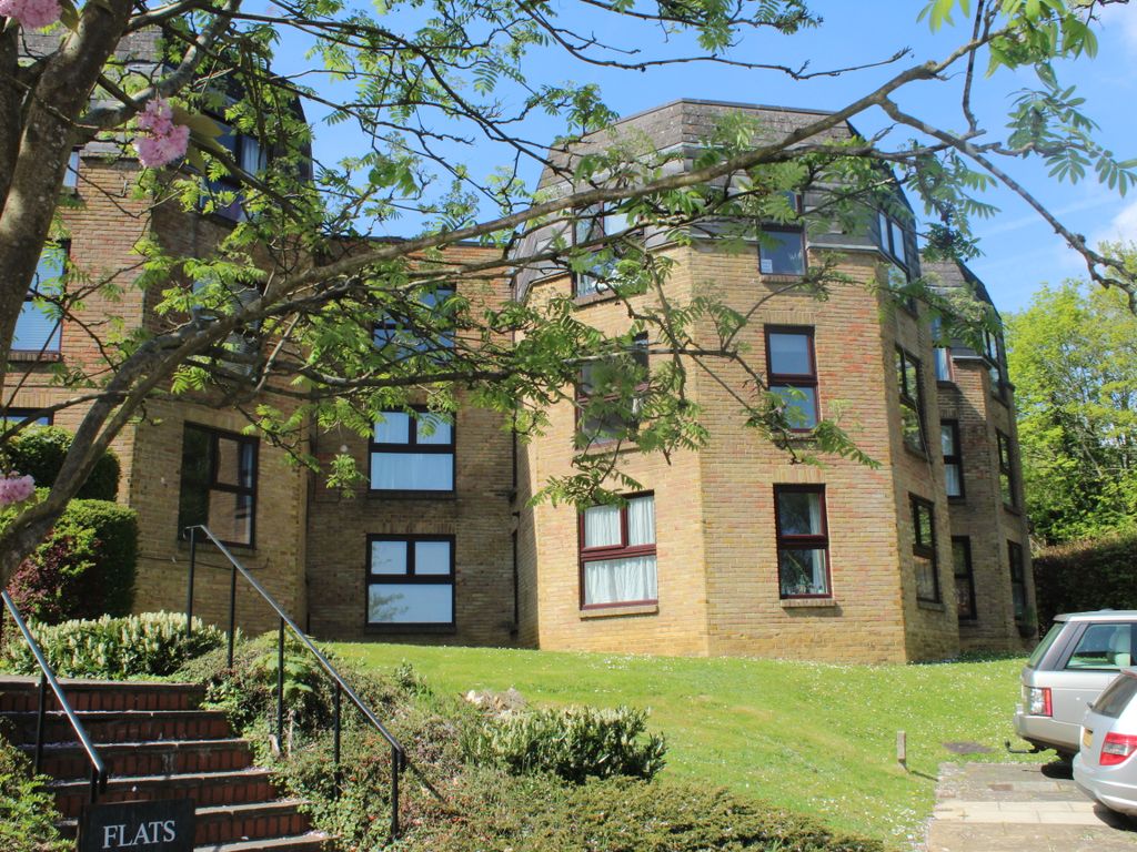 2 bed flat for sale in Charterhouse Road, Godalming GU7 Zoopla
