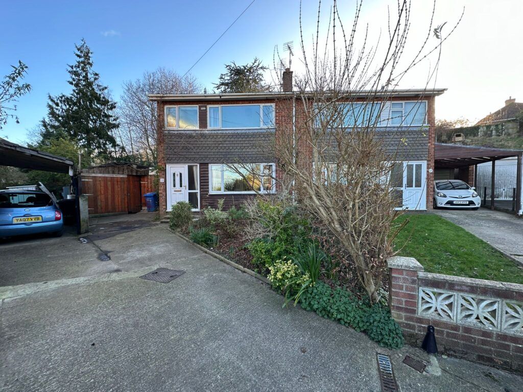 3 bed semidetached house for sale in Dell Crescent, West Norwich NR5