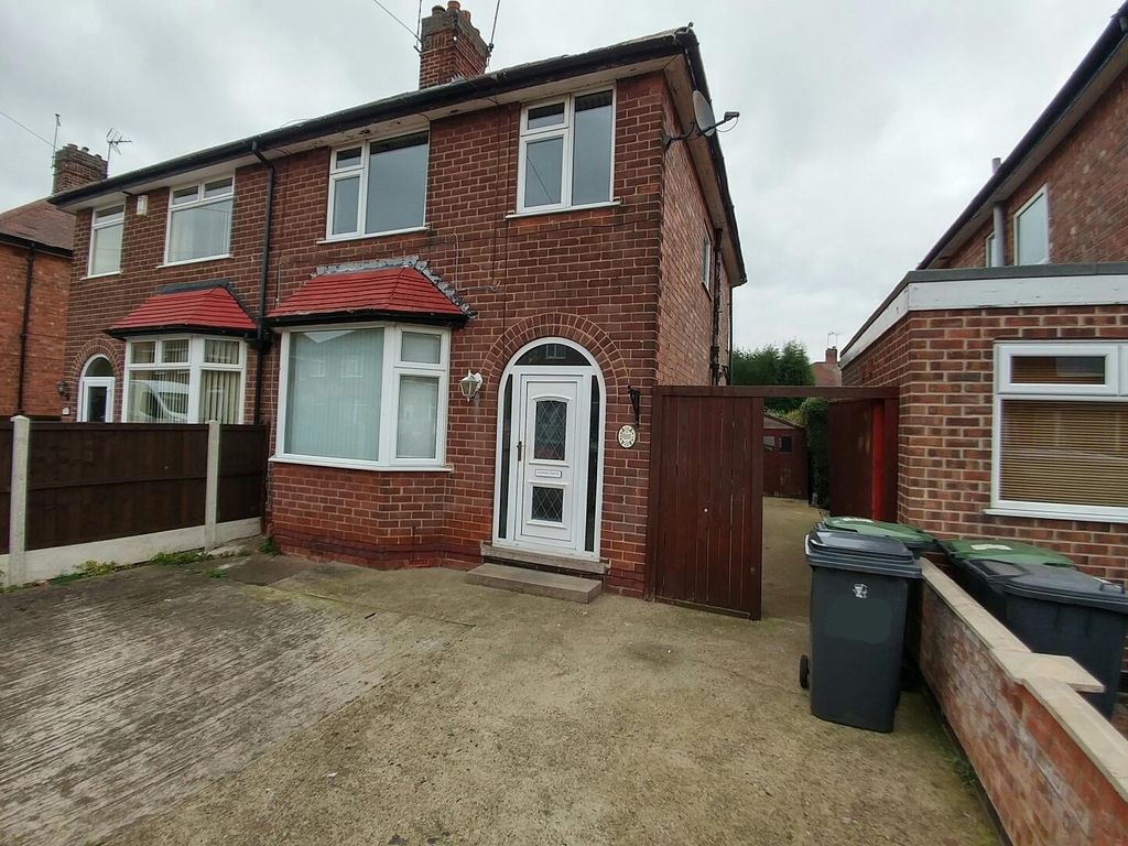 3 bed semidetached house to rent in Ashfield Avenue, Beeston