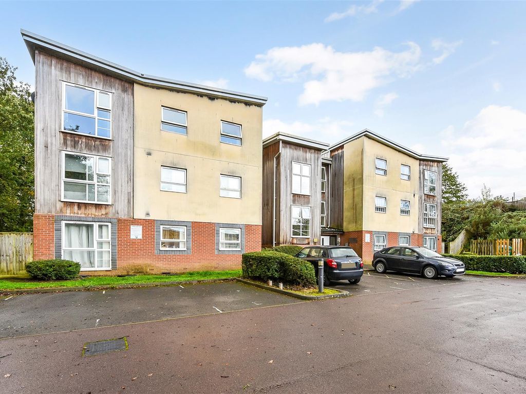2 bed flat for sale in Berwick Close, Southampton, Hampshire SO16, £