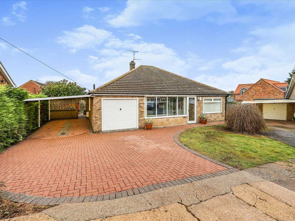 3 bed detached bungalow for sale in Crossfield Road, Navenby, Lincoln