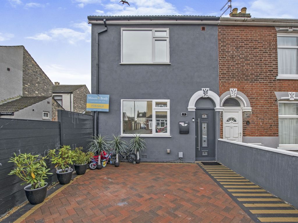 3 bed end terrace house for sale in Churchill Road, Great Yarmouth NR30