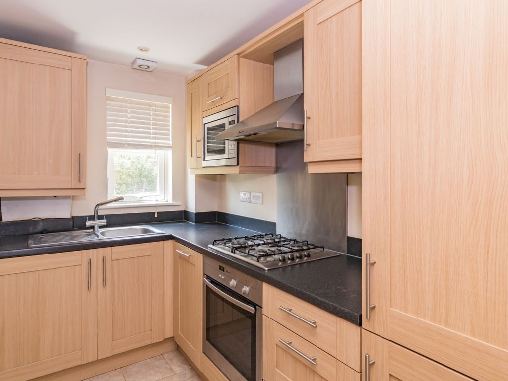 2 bed flat for sale in Priory Road, Bicester OX26, £235,000 Zoopla