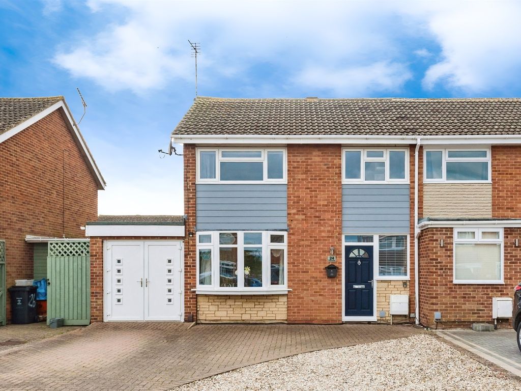 3 bed semidetached house for sale in Polton Dale, Swindon SN3, £