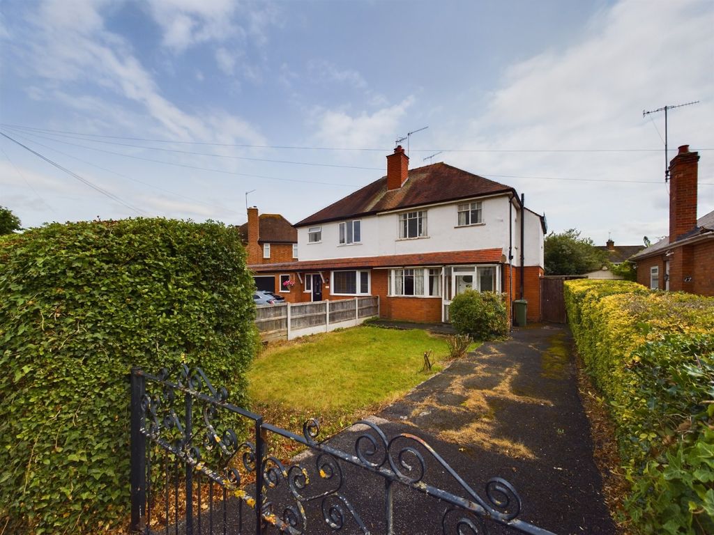 3 bed semidetached house for sale in The Avenue, Bromwich Road