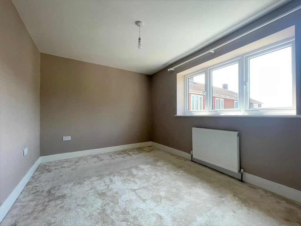 3 bed property to rent in Lodge Lane, Collier Row, Romford RM5 Zoopla