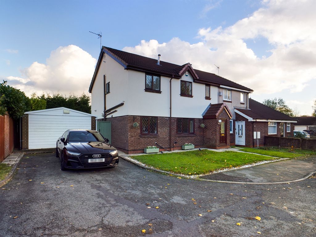 3 bed semidetached house for sale in Coombe Close, Astley, Tyldesley