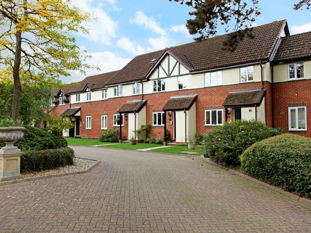 3 bed terraced house to rent in Helston Lane, Windsor SL4 Zoopla