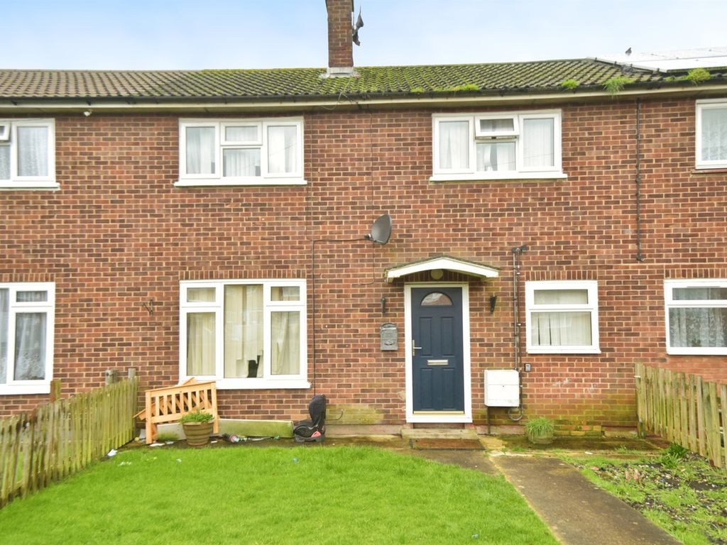 3 bed terraced house for sale in Leighton Avenue, Swindon SN3, £220,000
