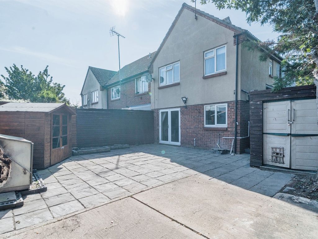 2 bed end terrace house for sale in Charlotte Place, West Thurrock
