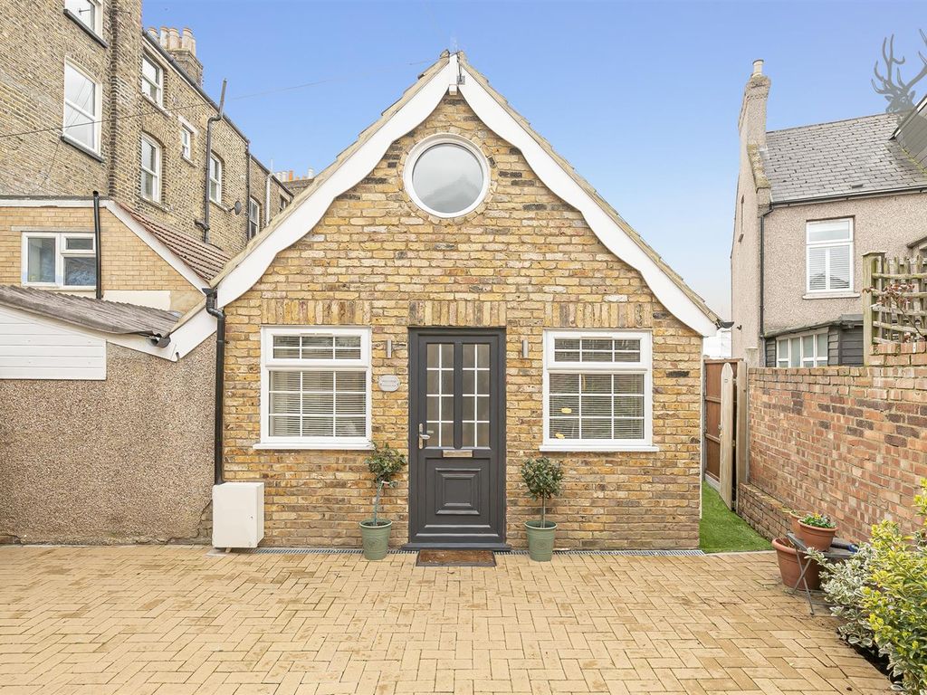 1 bed property for sale in Queens Road, Buckhurst Hill IG9 Zoopla