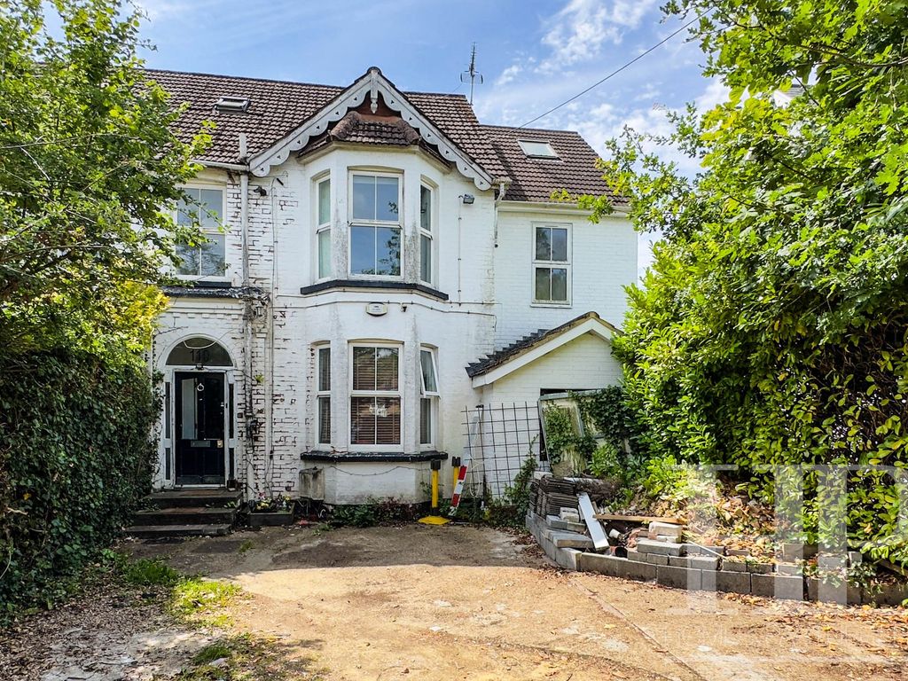 5 bed semidetached house for sale in Ifield Road, Crawley RH11, £600,000 Zoopla