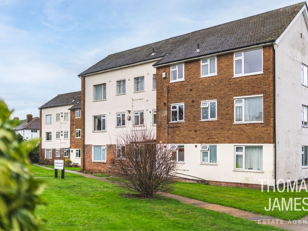 2 bed flat for sale in Lindsey Court, Palmers Green N13, £350,000 Zoopla