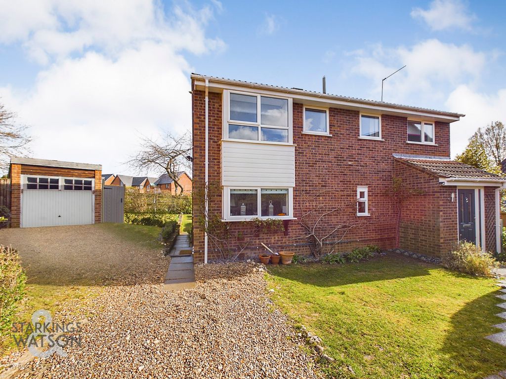 4 bed detached house for sale in Medeswell Close, Brundall, Norwich