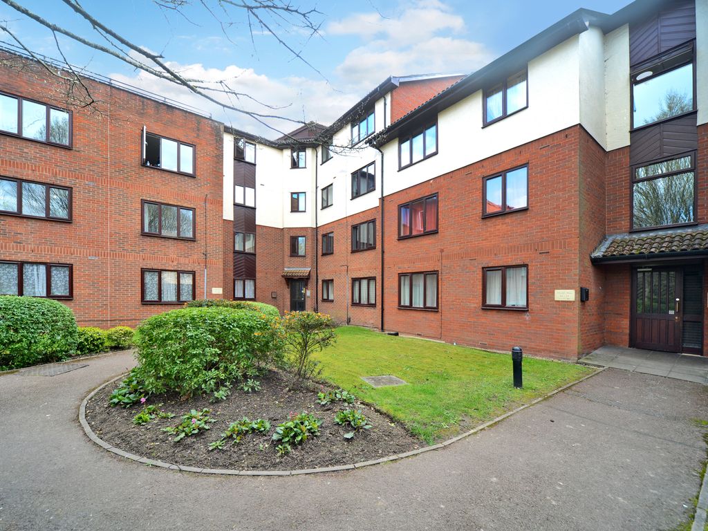 1 bed flat to rent in Romana Court, Sidney Road, Staines TW18, £1,200 pcm Zoopla