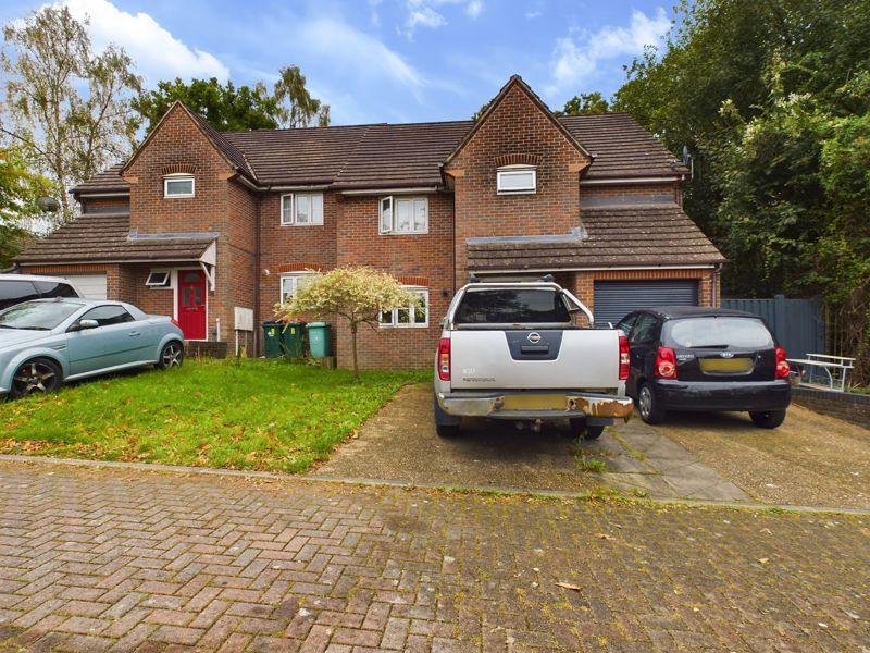 5 bed semidetached house for sale in Merton Road, Pease Pottage