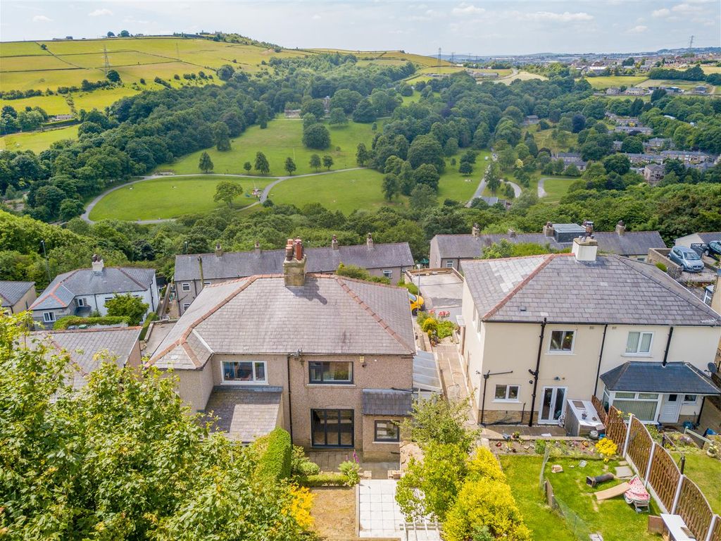 3 bed semidetached house for sale in Park View Avenue, Northowram