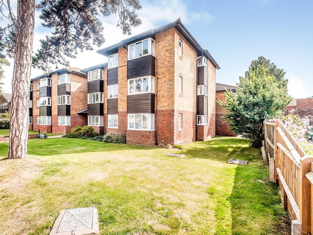 2 bed property for sale in Buckingham Road, ShorehamBySea BN43 Zoopla