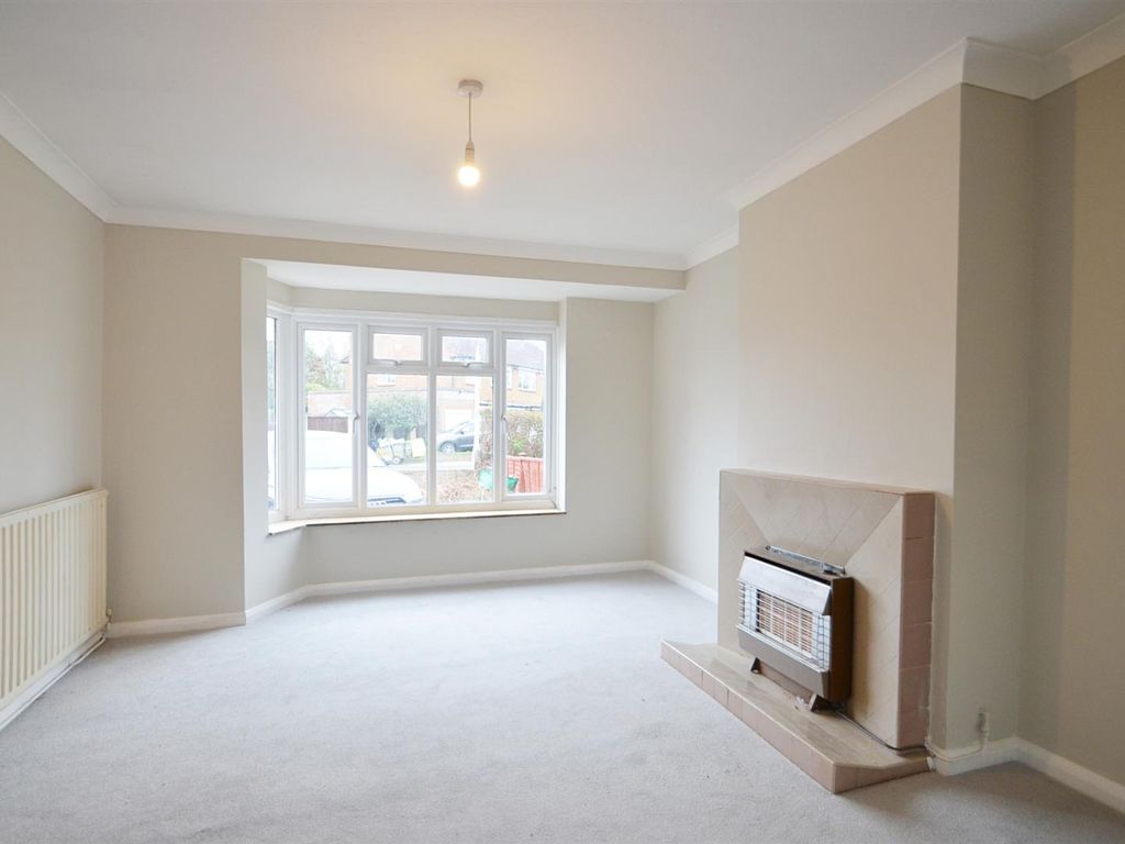 3 bed semidetached house to rent in Edinburgh Drive, Ickenham UB10