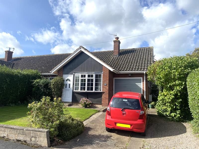 3 bed semidetached bungalow for sale in Lynn Close, Leigh Sinton