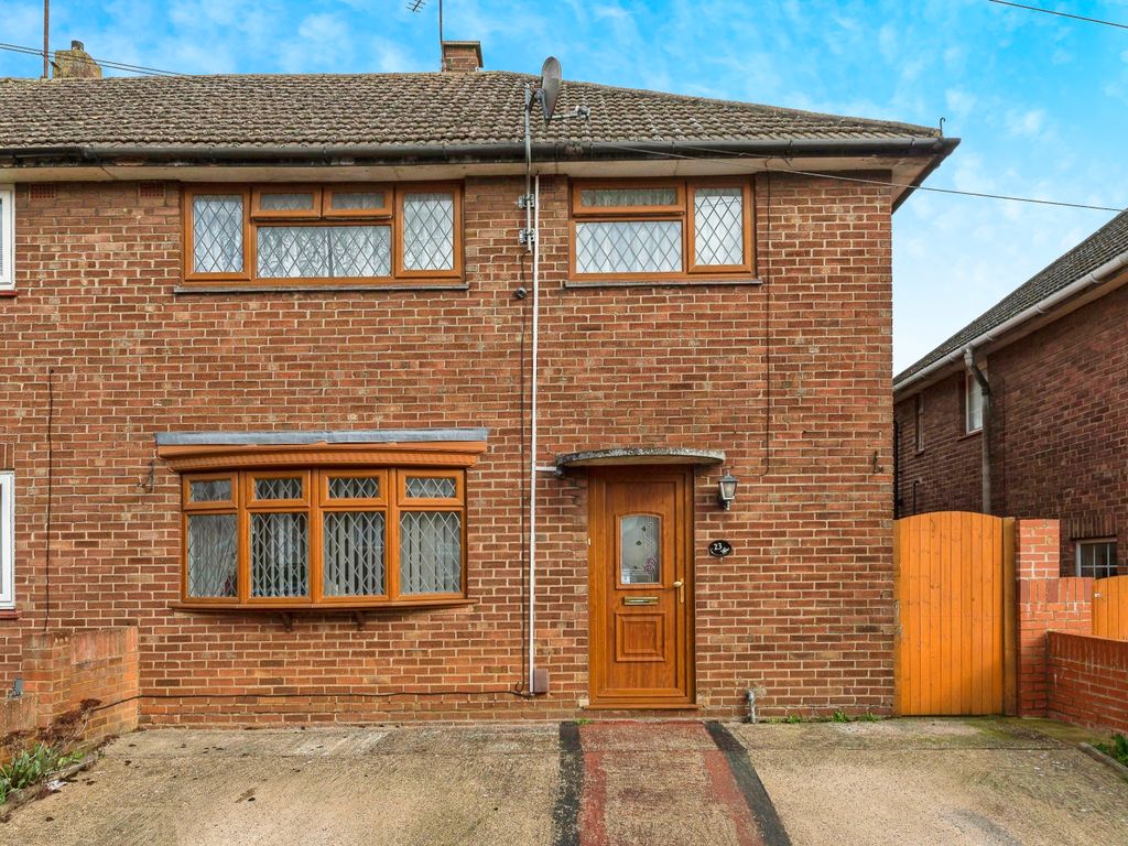 3 bed semidetached house for sale in Cheney Road, Luton, Bedfordshire