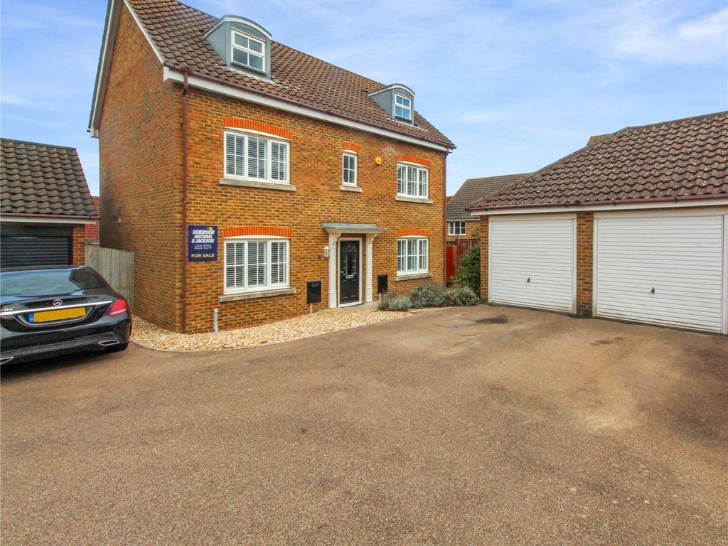 6 bed detached house for sale in Bogarde Drive, Wainscott, Rochester