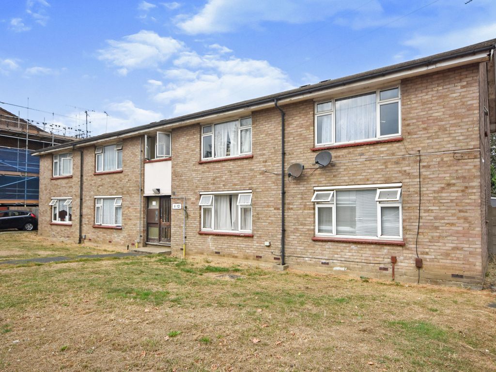 2 bed flat for sale in Russell Road, Tilbury RM18 Zoopla