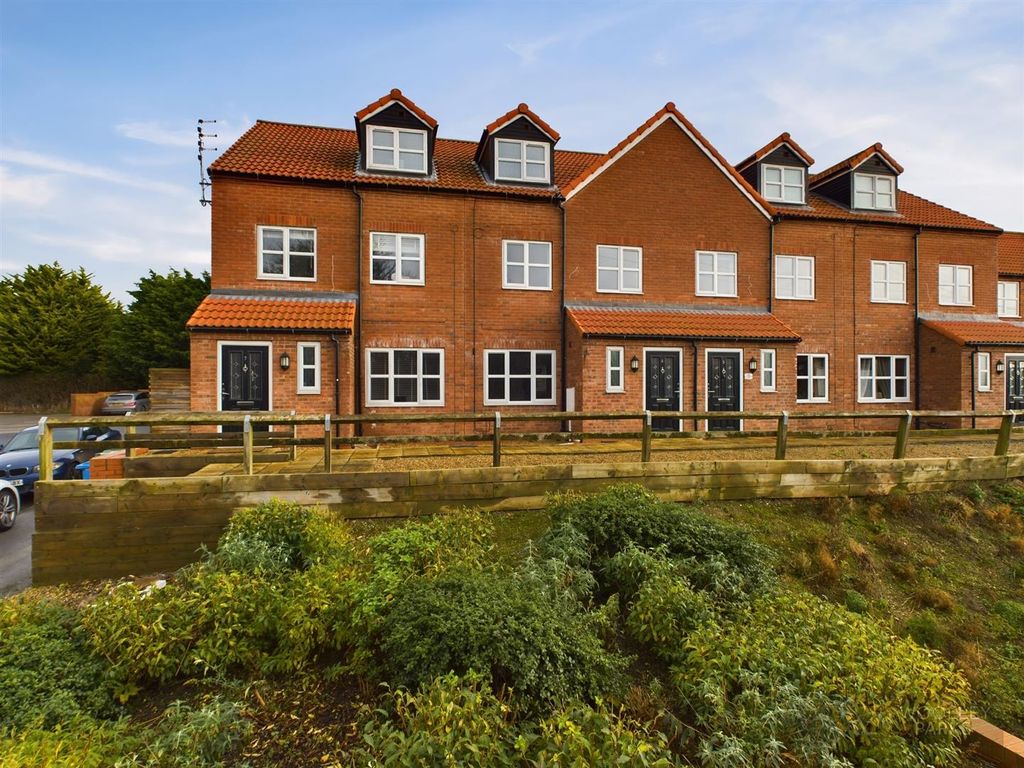4 bed town house for sale in Beckside View, Beeford, Driffield YO25, £