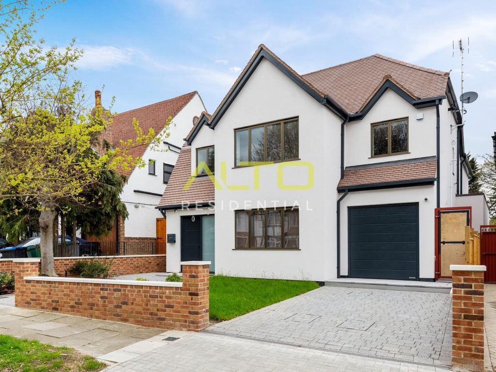 5 bed detached house to rent in Pebworth Road, Harrow, Middlesex HA1, £