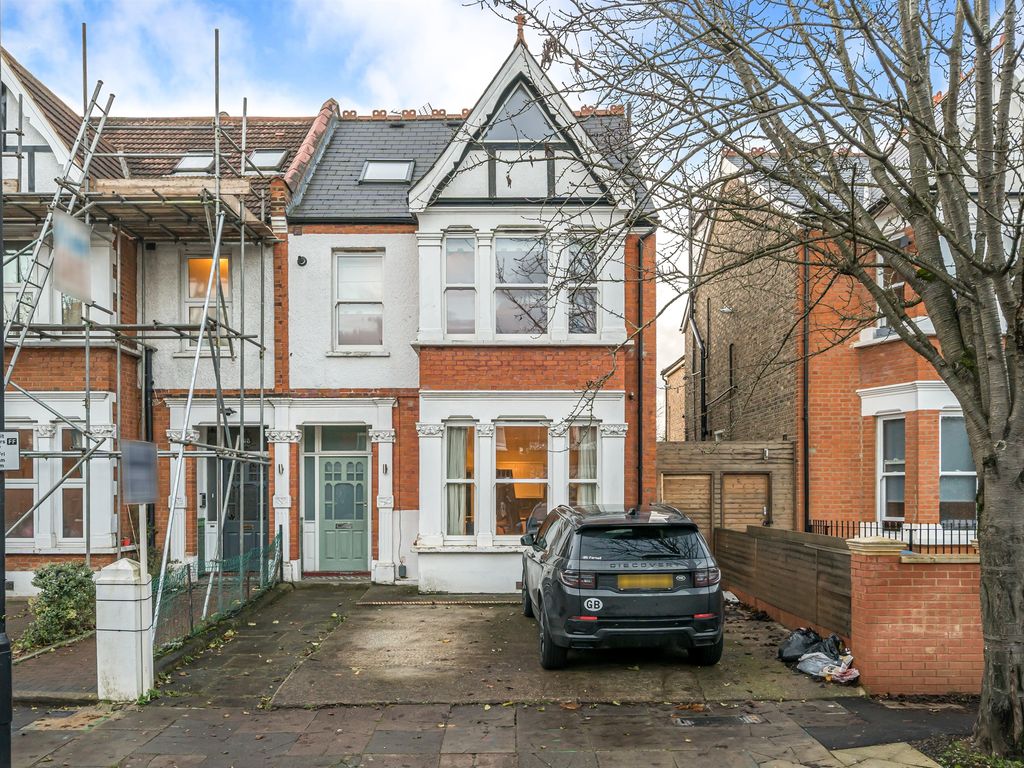 Chatsworth Gardens, London W3  