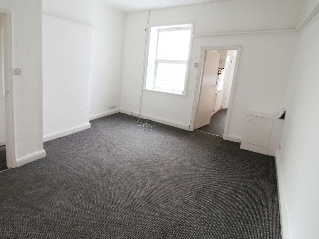 2 bed flat to rent in Padiham Road, Burnley BB12, £550 pcm Zoopla