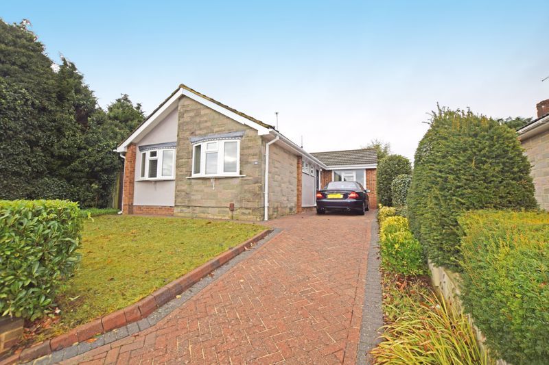 3 bed detached bungalow to rent in Madginford Road, Bearsted, Maidstone