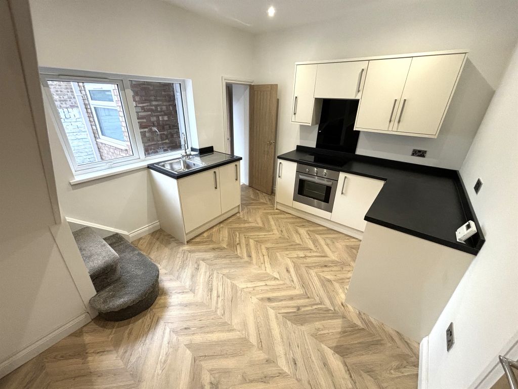 2 bed end terrace house for sale in Manvers Street, Hull HU5, £110,000